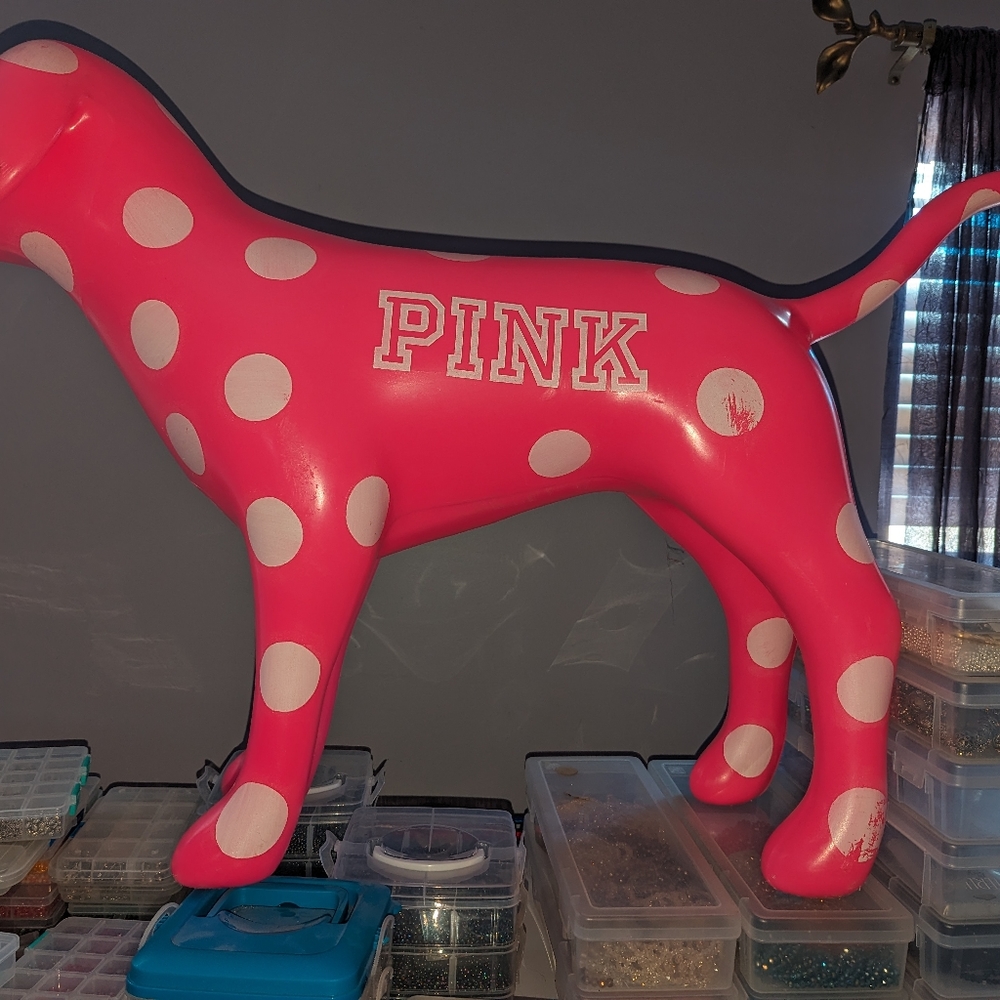 PINK store display - Picture 2 of 3